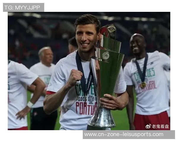 鲁本迪亚斯女友现场助威曼城感受客场氛围与众不同