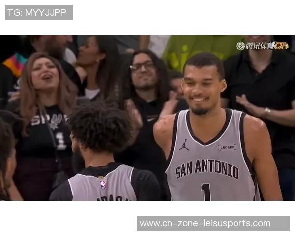 杜兰特赛后建议文班少投篮文班内线表现出色10中7并贡献15罚球 杜兰特赛后建议文班少投篮文班内线表现出色10中7并贡献15罚球